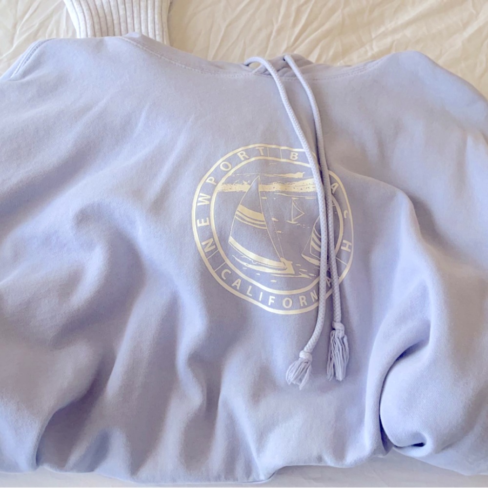 BRANDY MELVILLE SWEATSHIRT!!